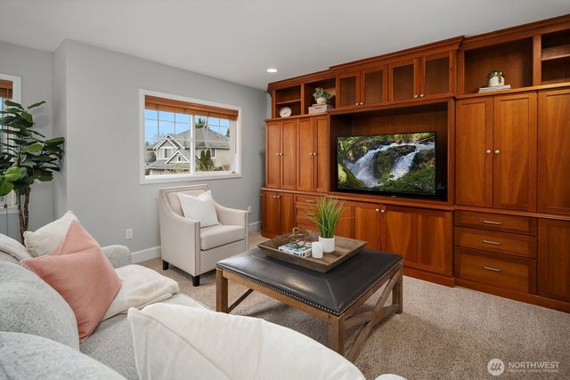 1111 272nd Place SE, Sammamish, WA 98075