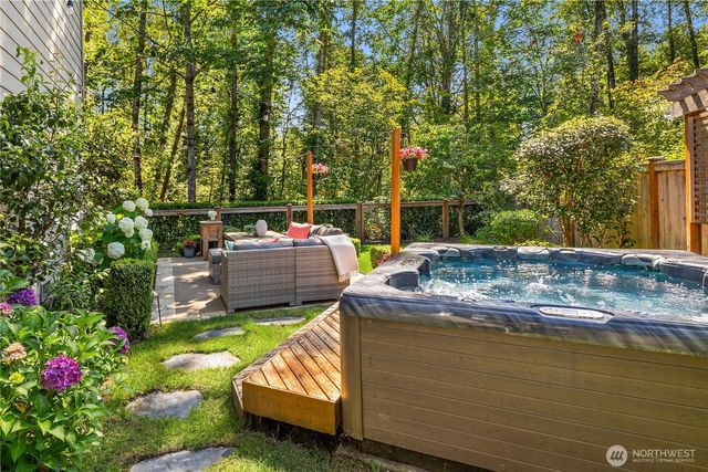 1111 272nd Place SE, Sammamish, WA 98075