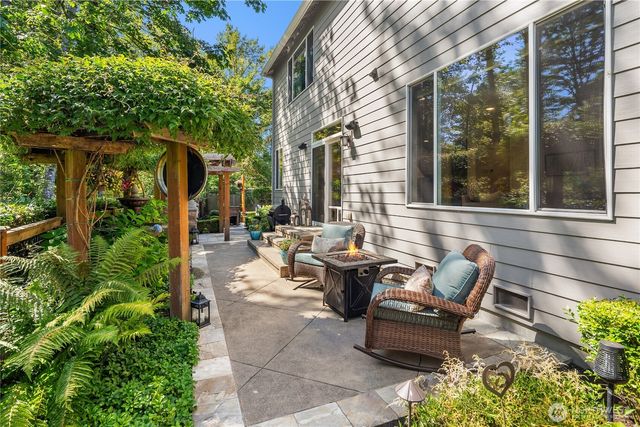 1111 272nd Place SE, Sammamish, WA 98075