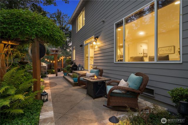 1111 272nd Place SE, Sammamish, WA 98075