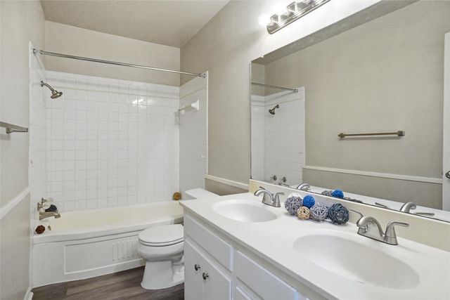 3215 Las Vegas Trail 3213, Fort Worth, TX 76116