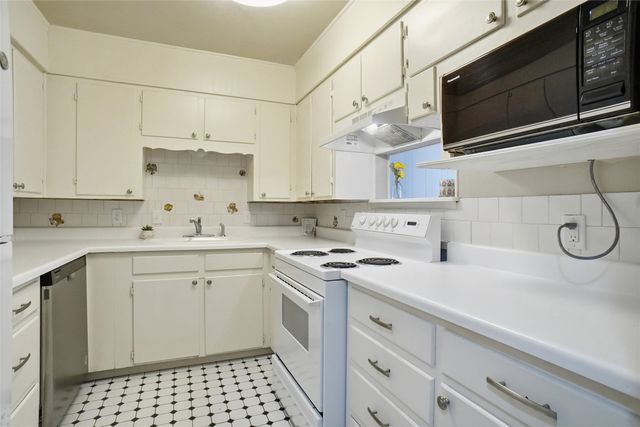 3215 Las Vegas Trail 3213, Fort Worth, TX 76116