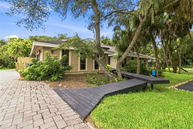 902 DRAKESWOOD COURT, Sarasota, FL 34232