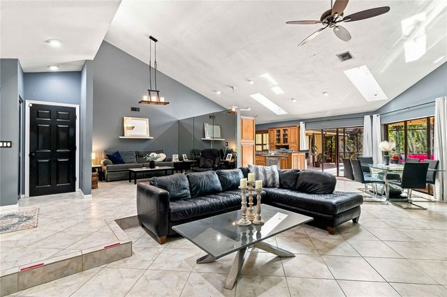 902 DRAKESWOOD COURT, Sarasota, FL 34232