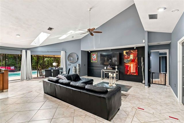 902 DRAKESWOOD COURT, Sarasota, FL 34232