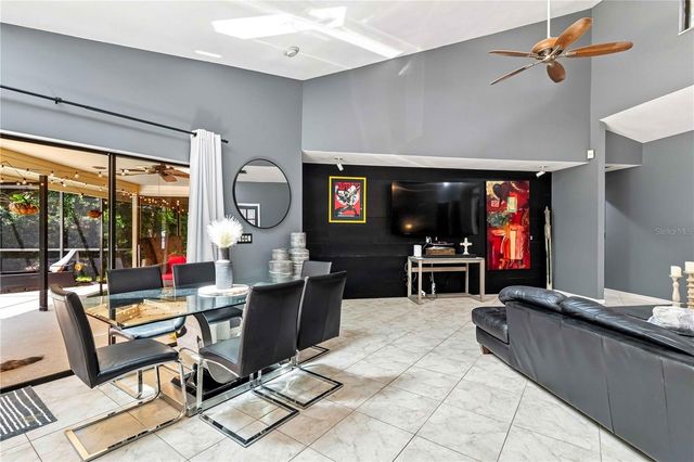 902 DRAKESWOOD COURT, Sarasota, FL 34232