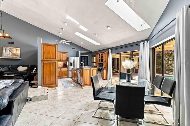 902 DRAKESWOOD COURT, Sarasota, FL 34232