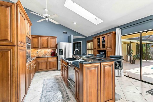 902 DRAKESWOOD COURT, Sarasota, FL 34232