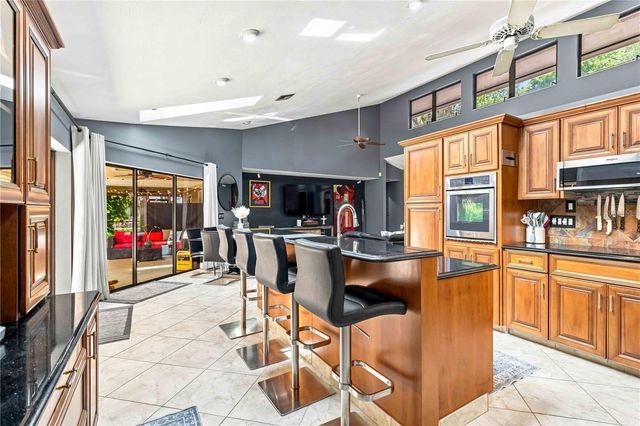 902 DRAKESWOOD COURT, Sarasota, FL 34232