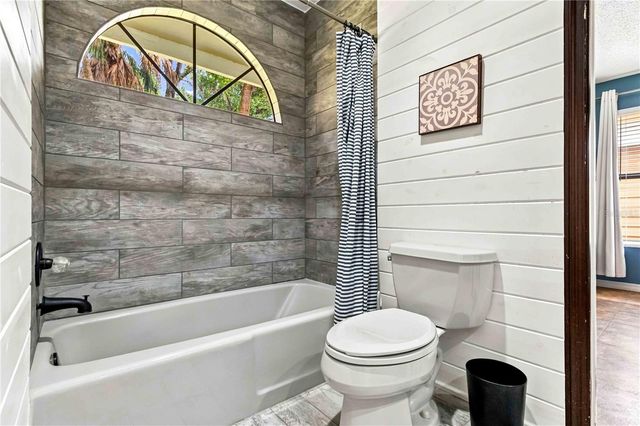 902 DRAKESWOOD COURT, Sarasota, FL 34232