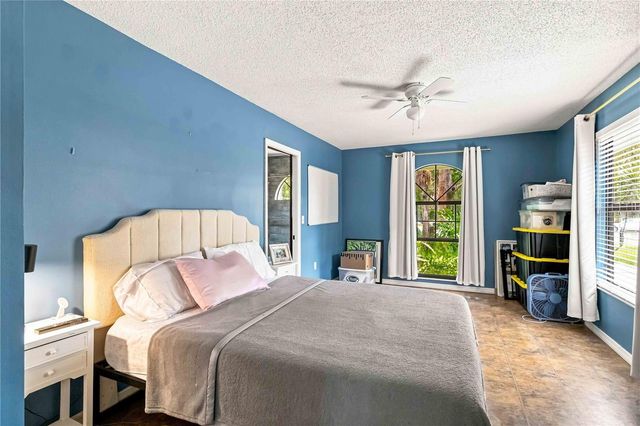 902 DRAKESWOOD COURT, Sarasota, FL 34232
