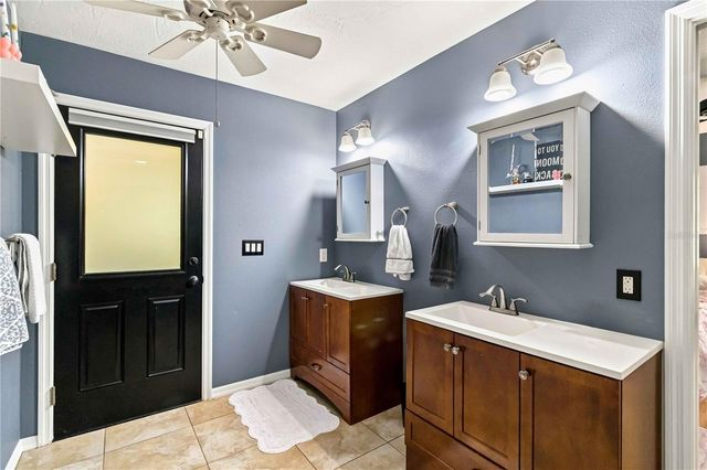 902 DRAKESWOOD COURT, Sarasota, FL 34232