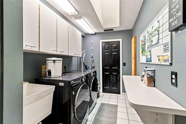 902 DRAKESWOOD COURT, Sarasota, FL 34232