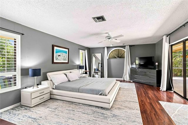 902 DRAKESWOOD COURT, Sarasota, FL 34232