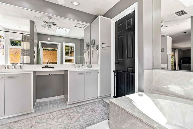 902 DRAKESWOOD COURT, Sarasota, FL 34232