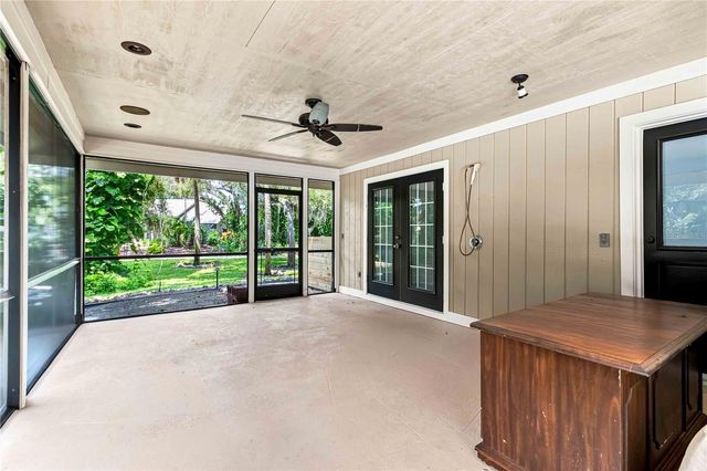 902 DRAKESWOOD COURT, Sarasota, FL 34232