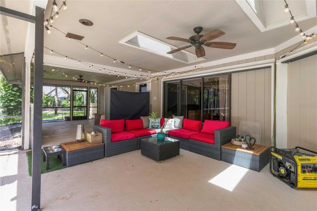 902 DRAKESWOOD COURT, Sarasota, FL 34232