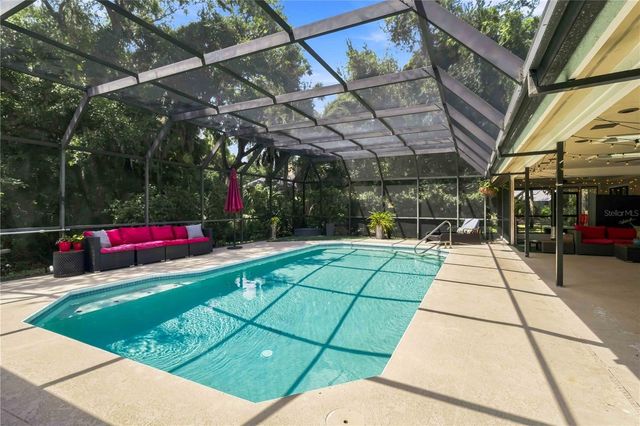 902 DRAKESWOOD COURT, Sarasota, FL 34232