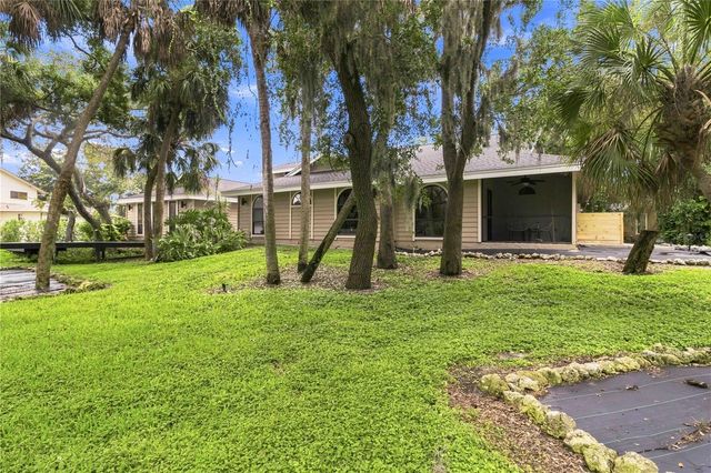 902 DRAKESWOOD COURT, Sarasota, FL 34232