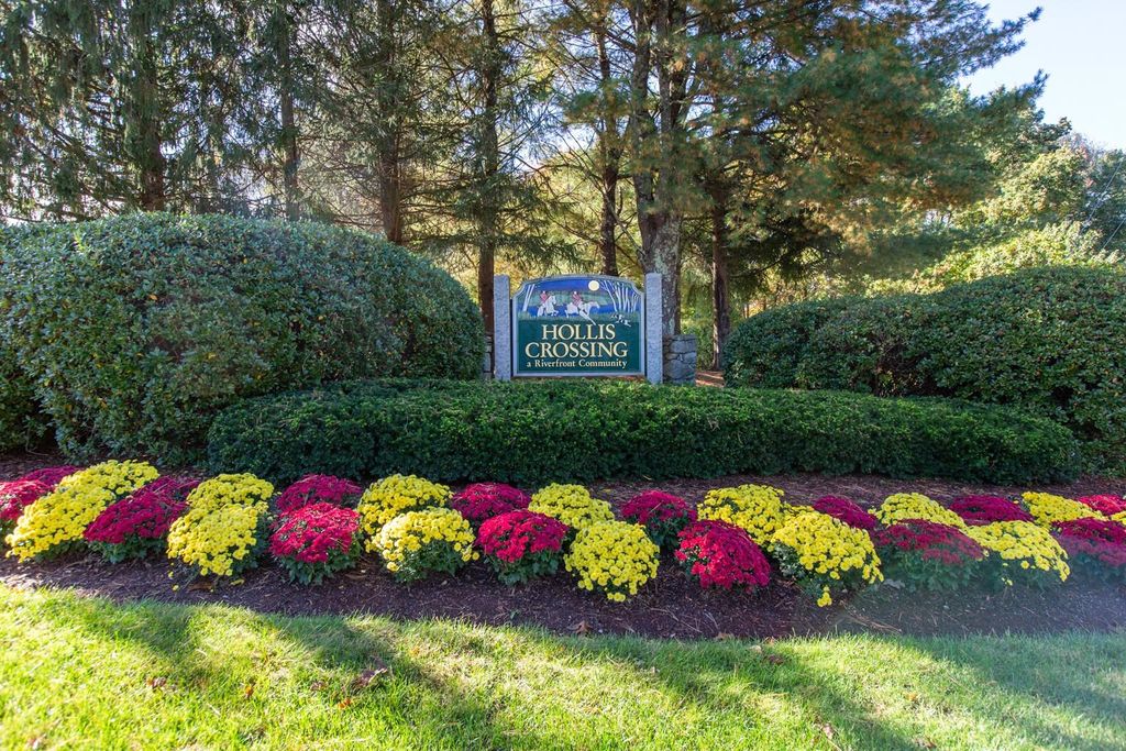 9 Bartemus Trl Apt 303, Nashua, NH 03063