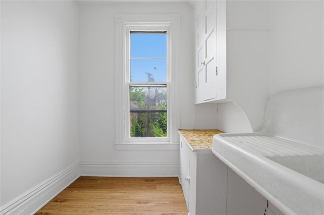 153 Comrie Ave, Braddock, PA 15104