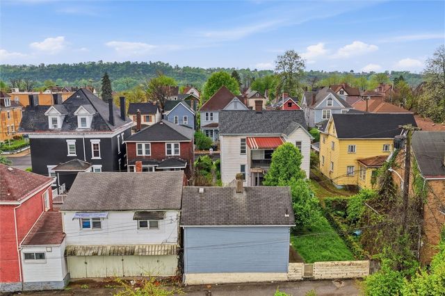 153 Comrie Ave, Braddock, PA 15104
