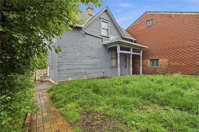 153 Comrie Ave, Braddock, PA 15104