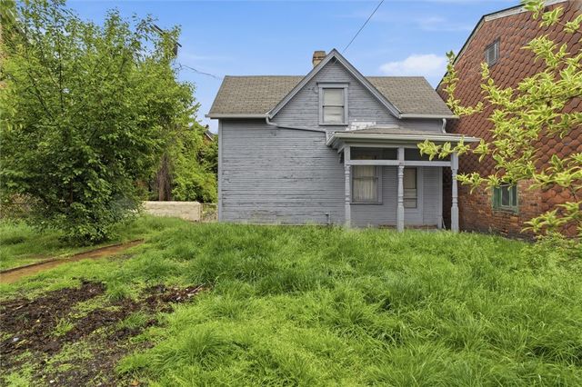153 Comrie Ave, Braddock, PA 15104