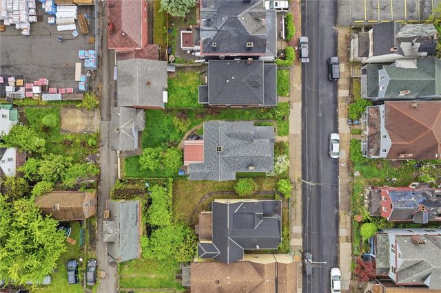 153 Comrie Ave, Braddock, PA 15104