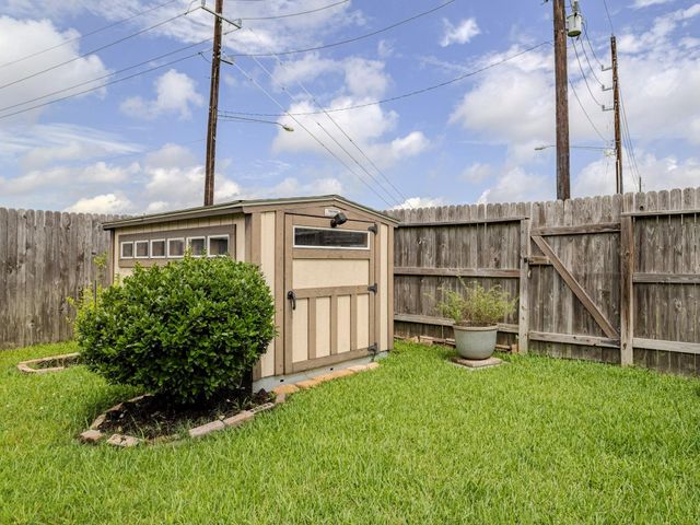 4130 Lake Cypress Circle, Houston, TX 77068
