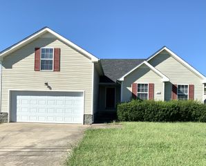 265 Senator Dr, Clarksville, TN 37042