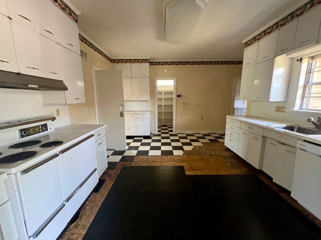 524 E Young, Longview, TX 75602