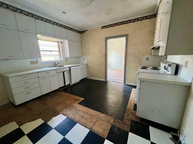 524 E Young, Longview, TX 75602