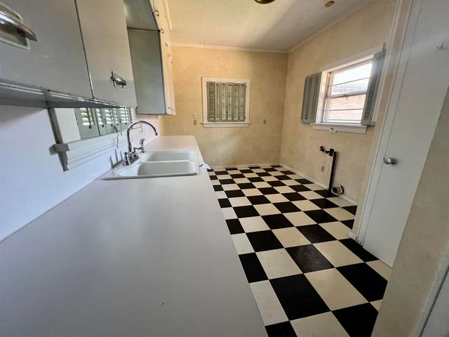 524 E Young, Longview, TX 75602