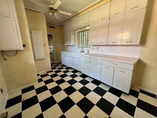 524 E Young, Longview, TX 75602