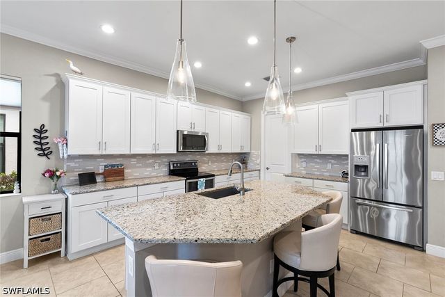 4631 Abaca CIR, Naples, FL 34119