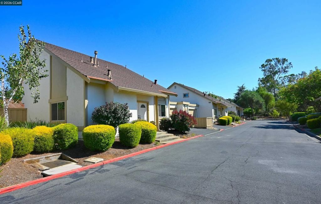 Image 3 of property listing at 4836 Boxer Blvd, Concord, CA 94521
