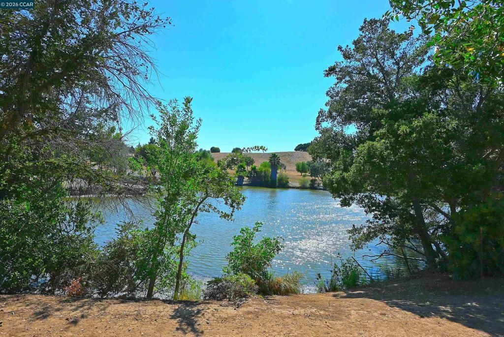 Image 32 of property listing at 4836 Boxer Blvd, Concord, CA 94521