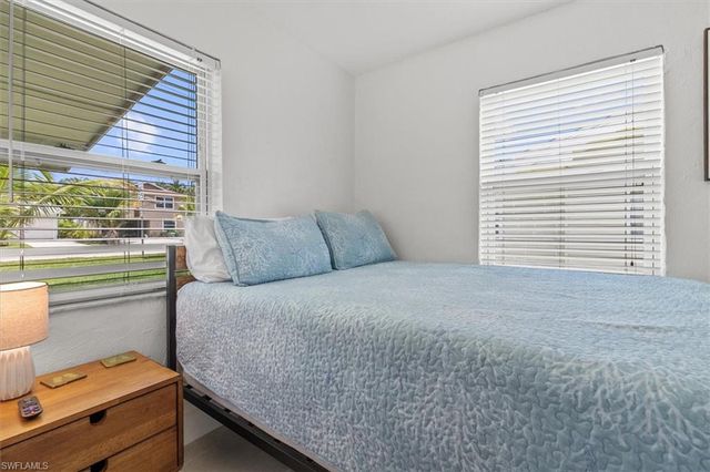 1854 Danford ST, Naples, FL 34112