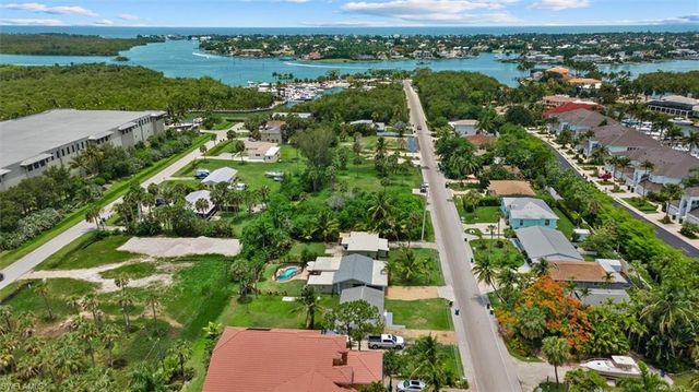 1854 Danford ST, Naples, FL 34112