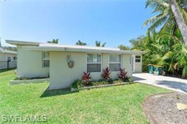 1854 Danford ST, Naples, FL 34112