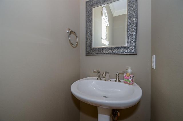 101 Drew Street, Houston, TX 77006