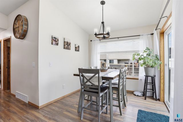4317 S Wilson Ave Avenue, Sioux Falls, SD 57106