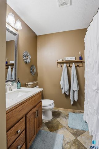 4317 S Wilson Ave Avenue, Sioux Falls, SD 57106
