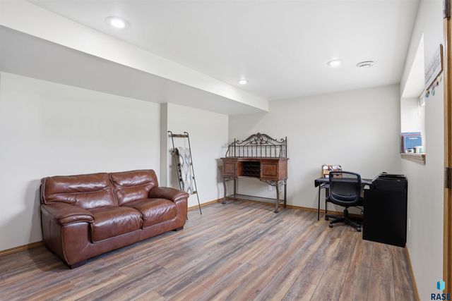 4317 S Wilson Ave Avenue, Sioux Falls, SD 57106