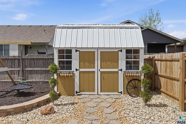 4317 S Wilson Ave Avenue, Sioux Falls, SD 57106