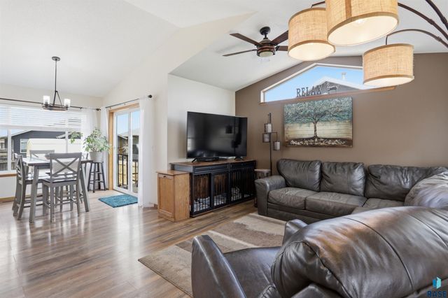 4317 S Wilson Ave Avenue, Sioux Falls, SD 57106