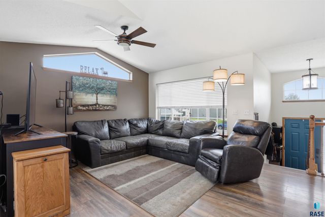 4317 S Wilson Ave Avenue, Sioux Falls, SD 57106