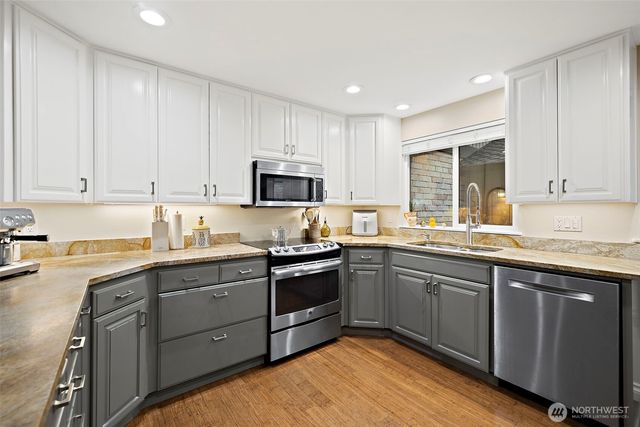 6514 NE 171st Place, Kenmore, WA 98028