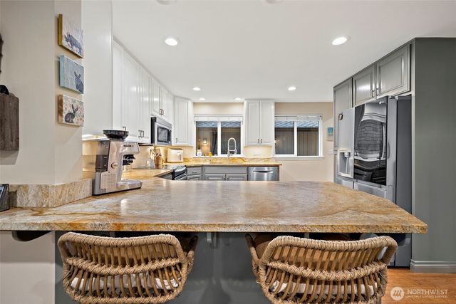 6514 NE 171st Place, Kenmore, WA 98028